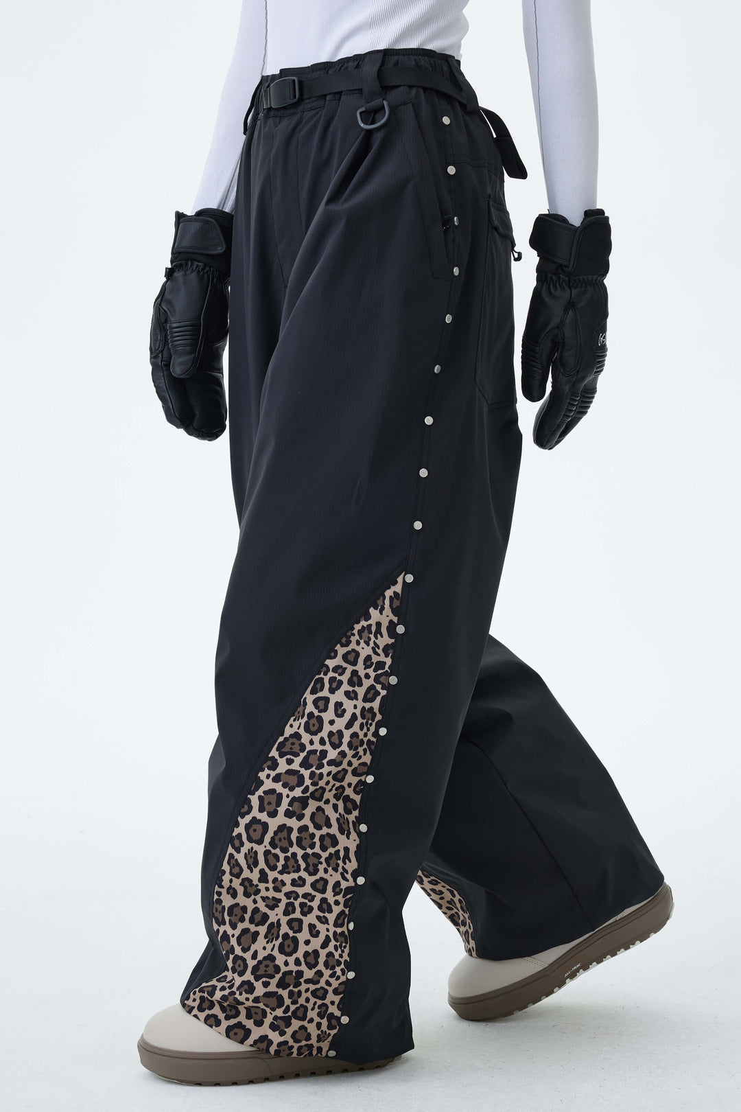 Women's Cow Print Contrast-Panel Baggy Snow Pants