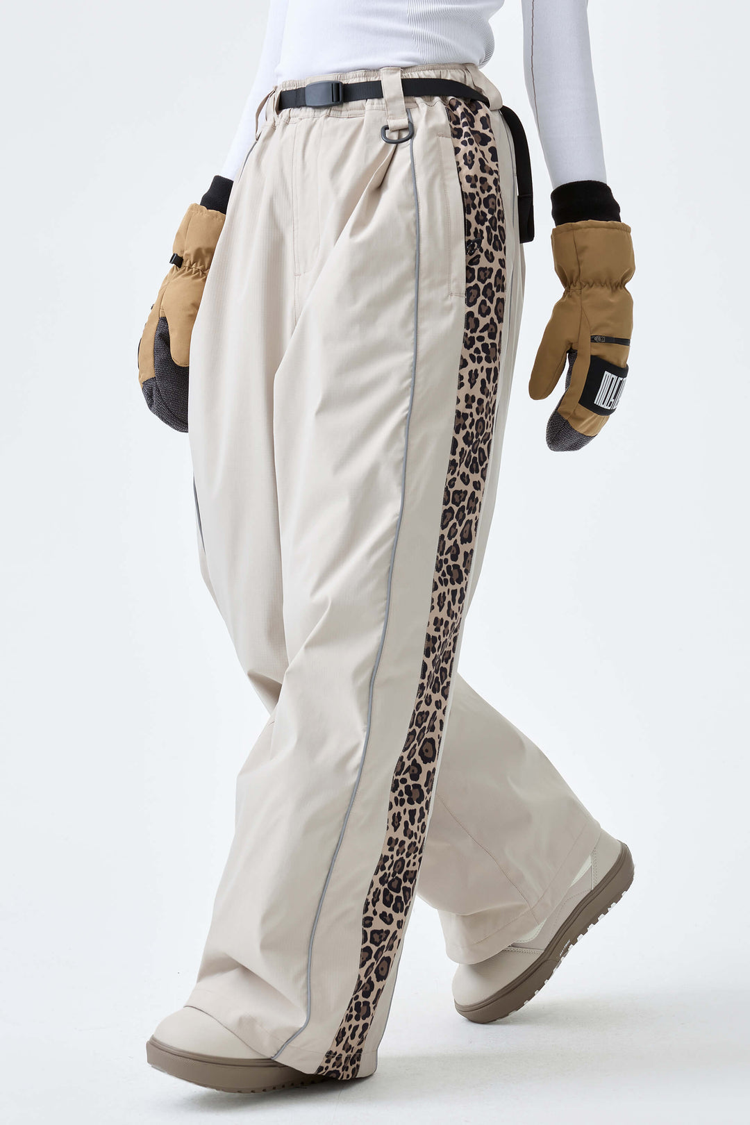Women's Off White & Leopard Reflective Contrast-Stripe Baggy Snow Pants