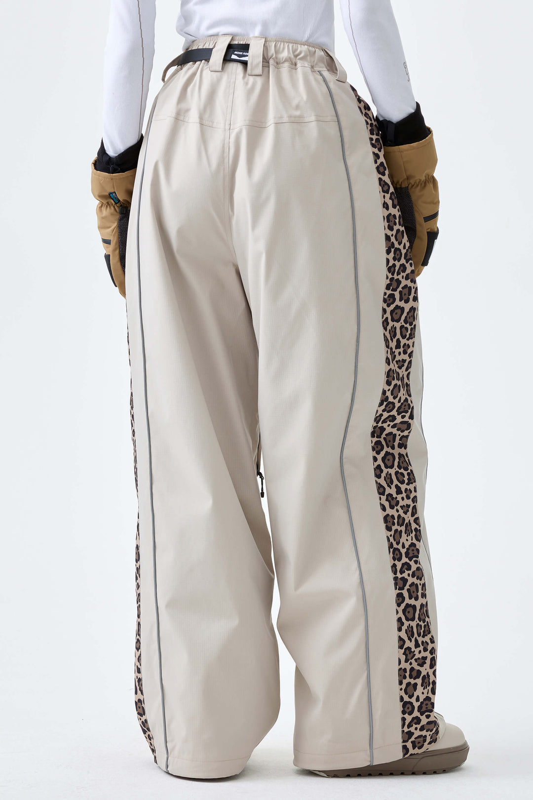 Women's Off White & Leopard Reflective Contrast-Stripe Baggy Snow Pants