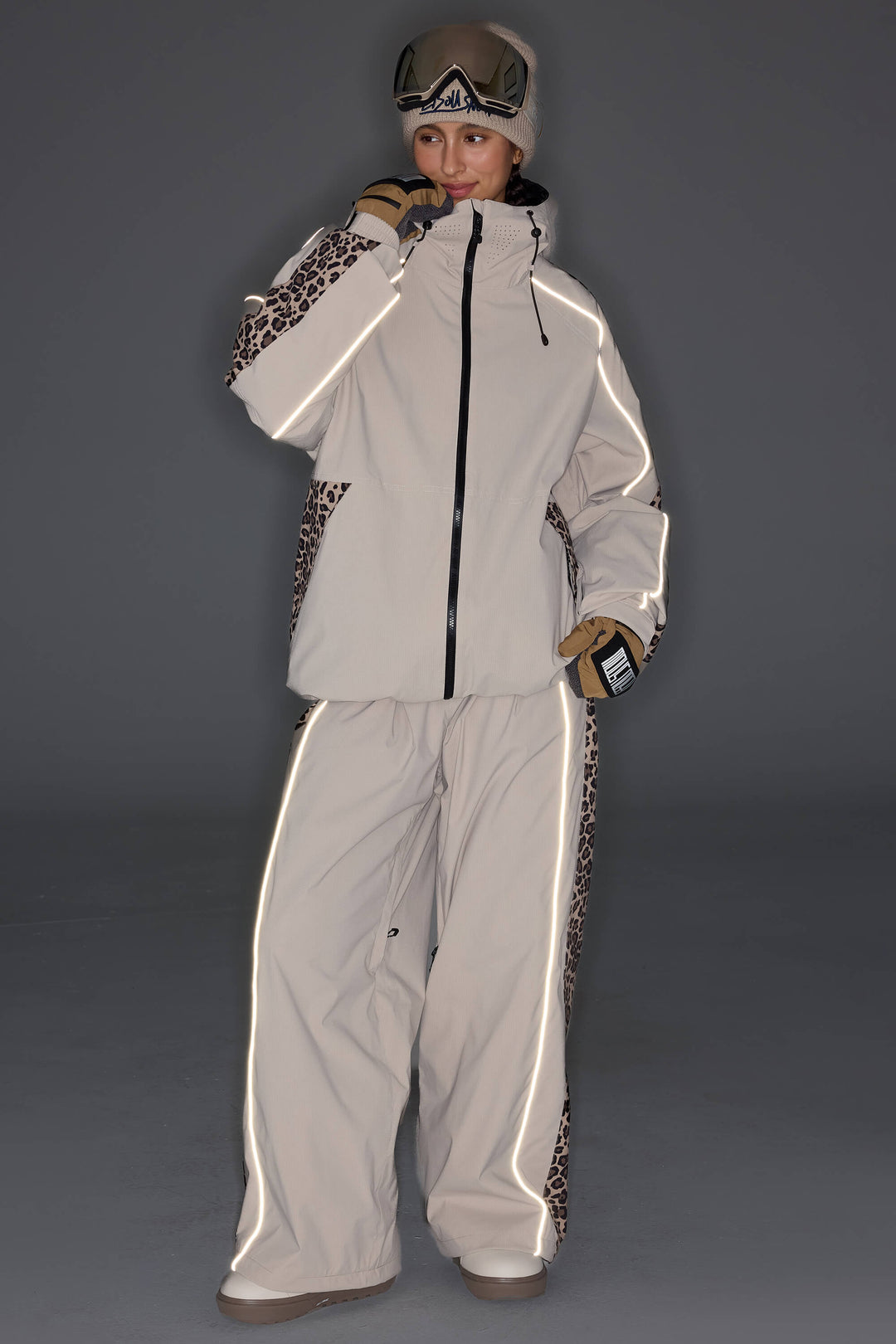 Women's Off White & Leopard Reflective Contrast-Stripe Baggy Snow Pants