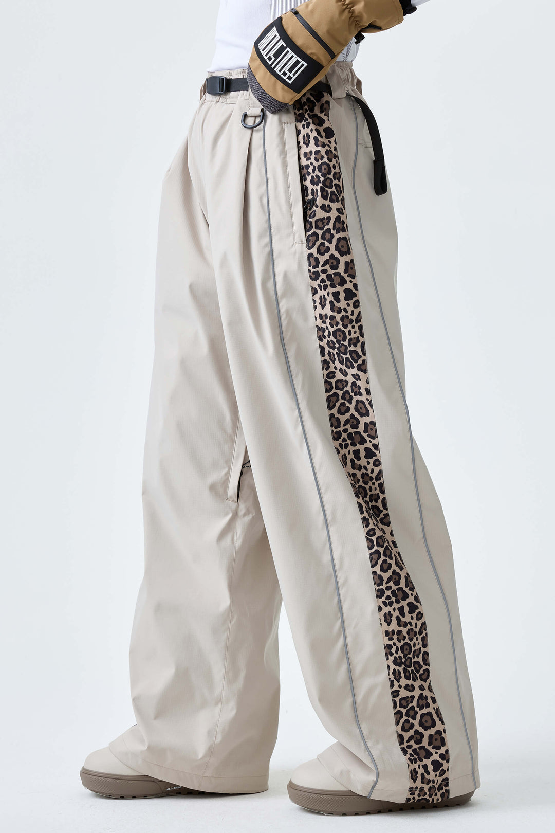 Women's Black & Blue Gray Reflective Contrast-Stripe Baggy Snow Pants