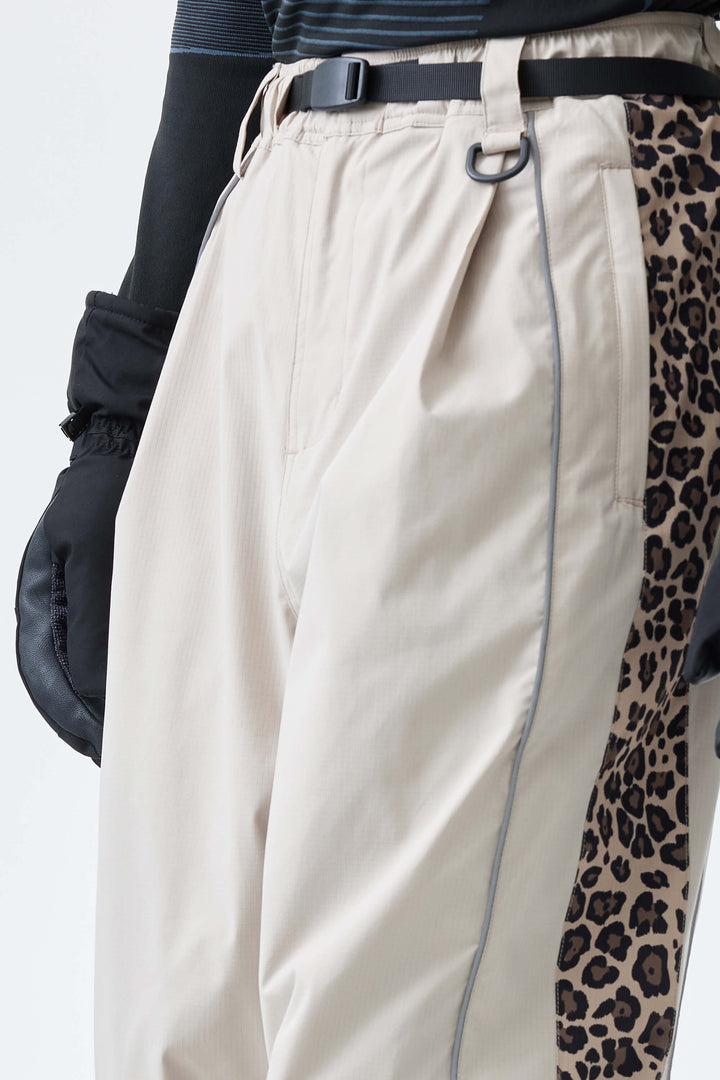 Men's Off White & Leopard Reflective Contrast-Stripe Baggy Snow Pants