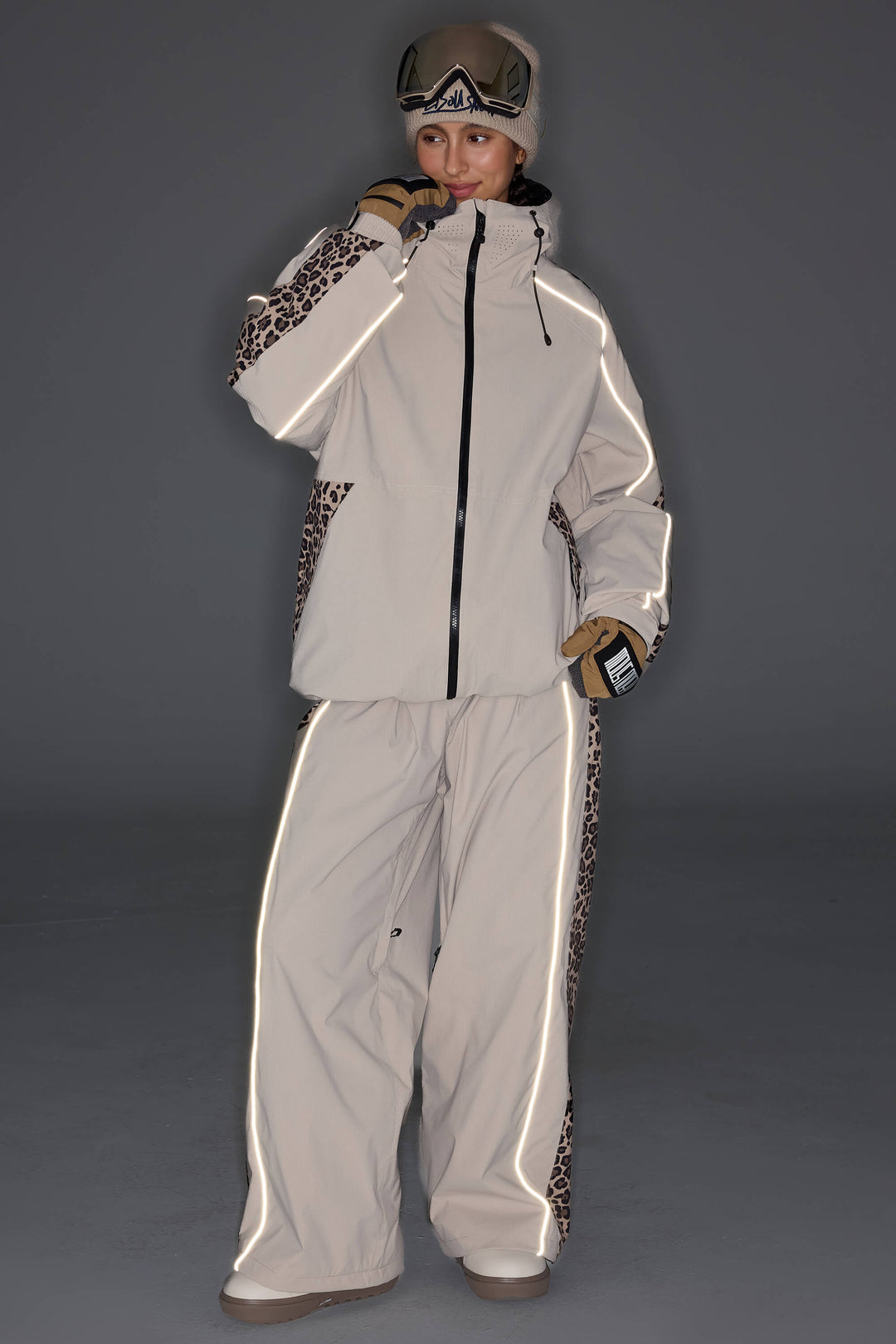 Men's Off White & Leopard Reflective Contrast-Stripe Baggy Snow Pants