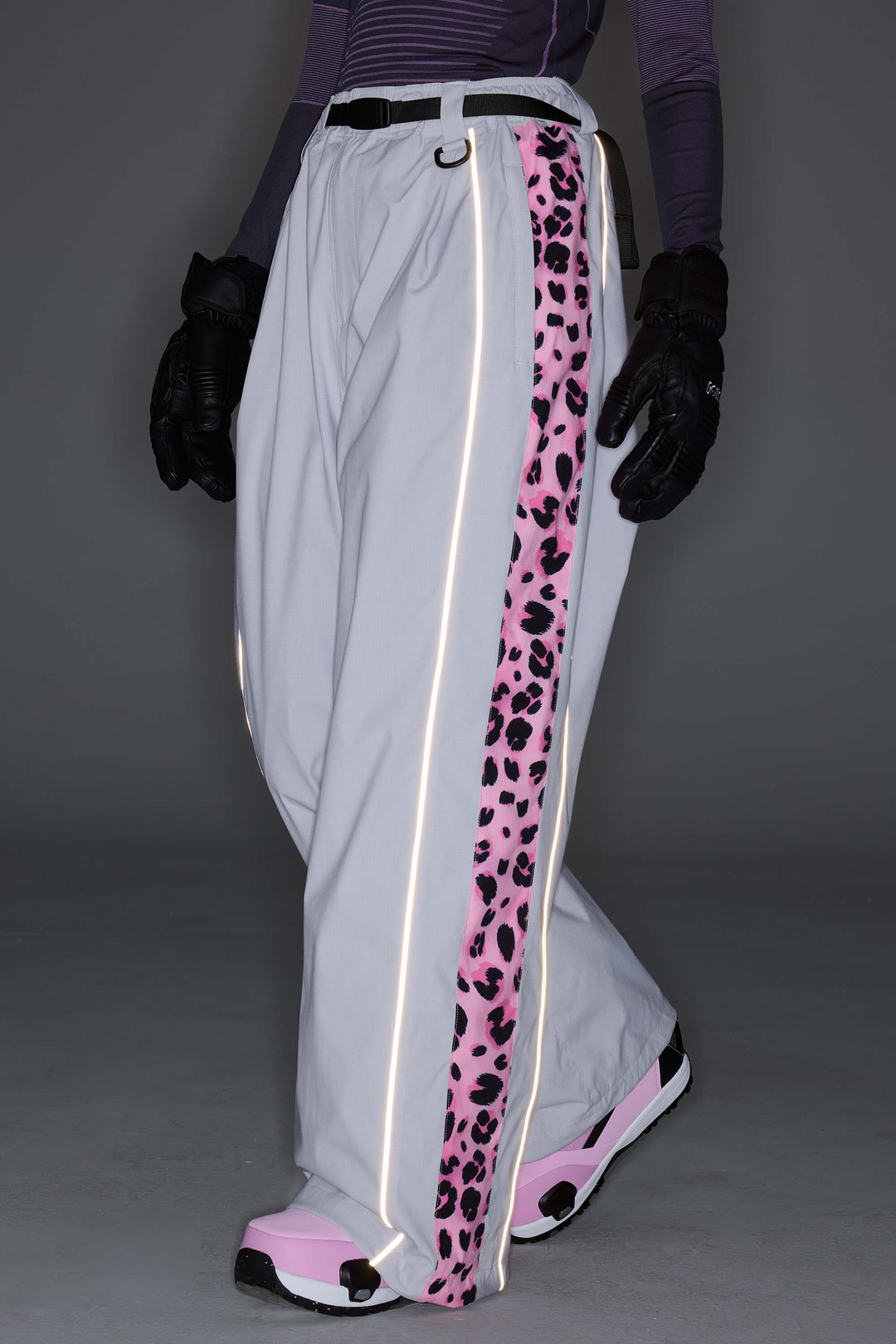 Women's Light Gray Reflective Contrast-Stripe Baggy Snow Pants