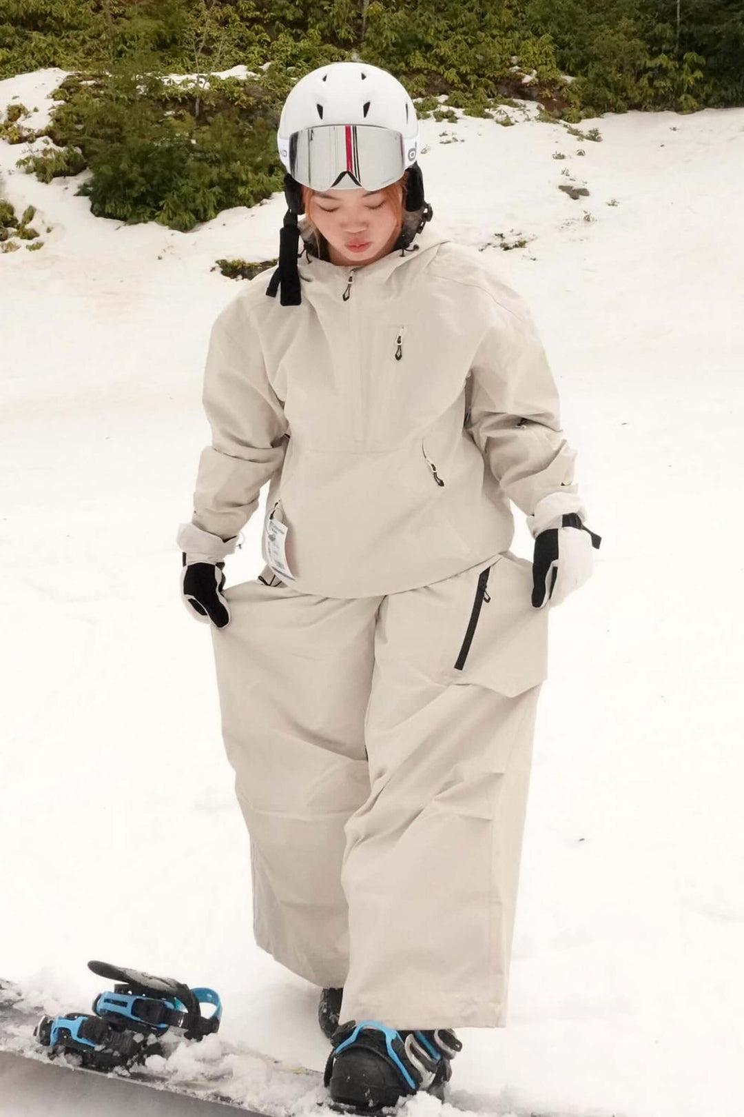 Damen-Schneeanorak in Pink mit Farbverlauf, seitlichem Reißverschluss und Belüftungsöffnung, komplett versiegelt und isoliert