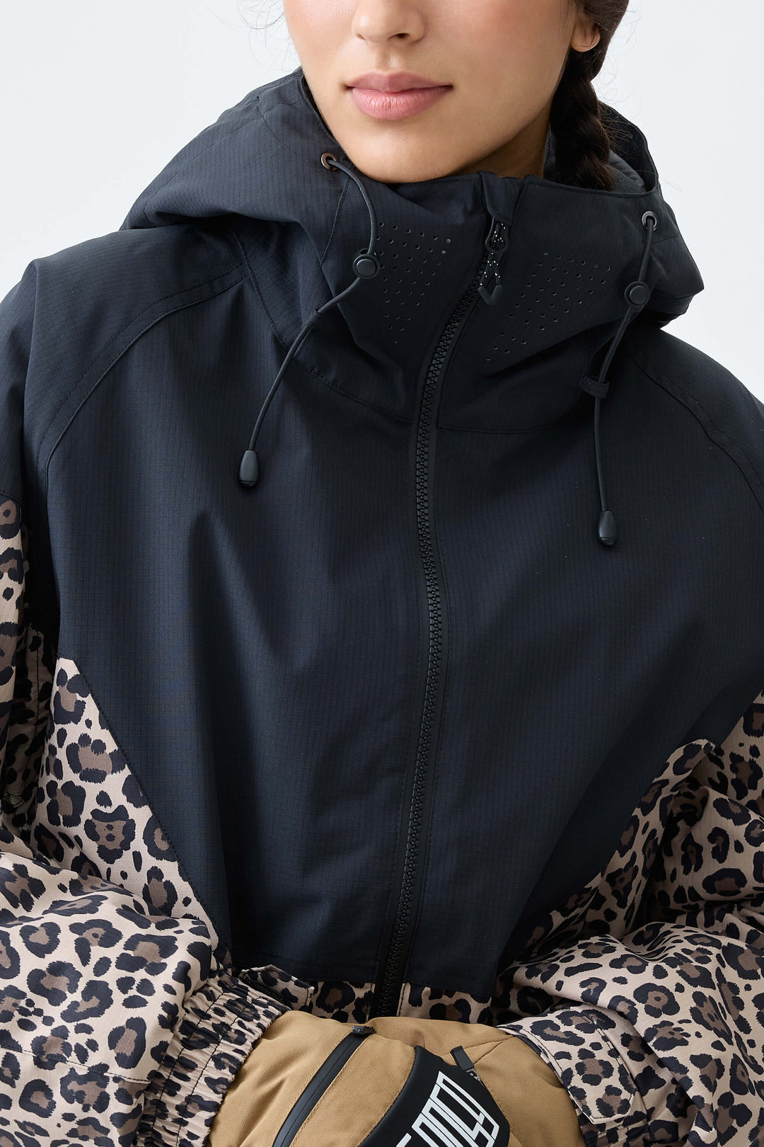 Women's Black & Leopard V-Panel Colorblock Insulated Snow Jacket