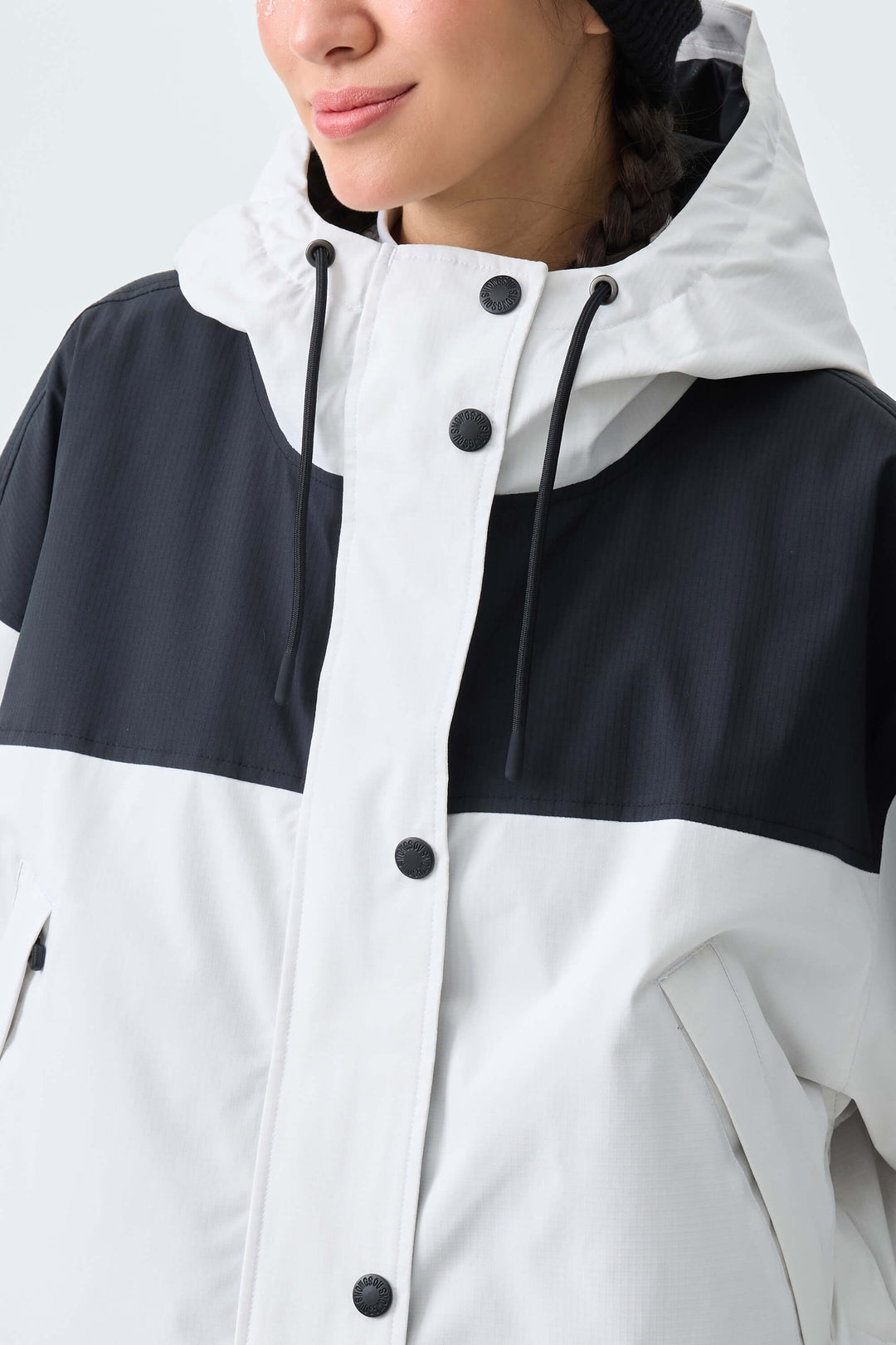Women's White & Black Contrast-Yoke Insulated Snowboard Jackets