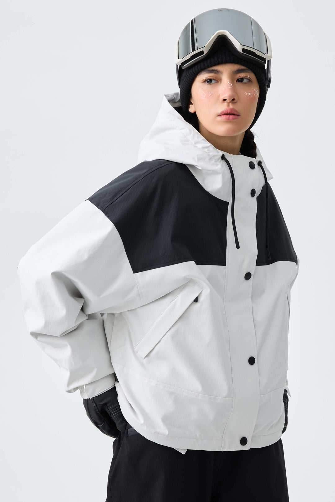 Women's White & Black Contrast-Yoke Insulated Snowboard Jackets