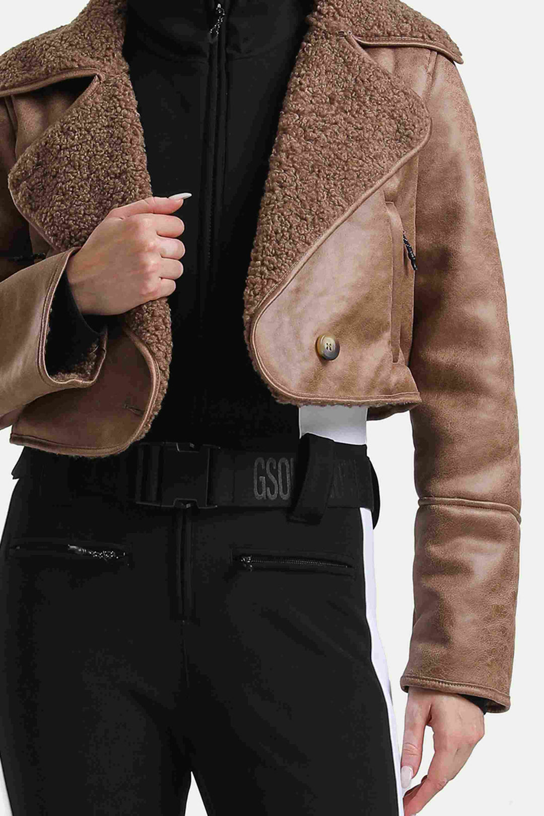 Schicker, schmal geschnittener, einteiliger Skianzug für Damen in Schwarz und Braun mit abnehmbarer, kuscheliger Sherpa-Jacke und ausgestellten Beinen